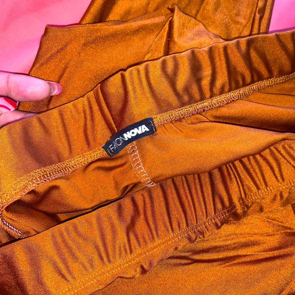 Shiny orange leggings